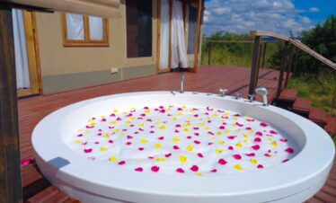 Emayian Luxury Camp