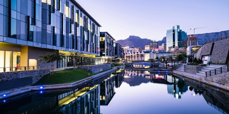 5 Days Holiday Inn Express Cape Town Package